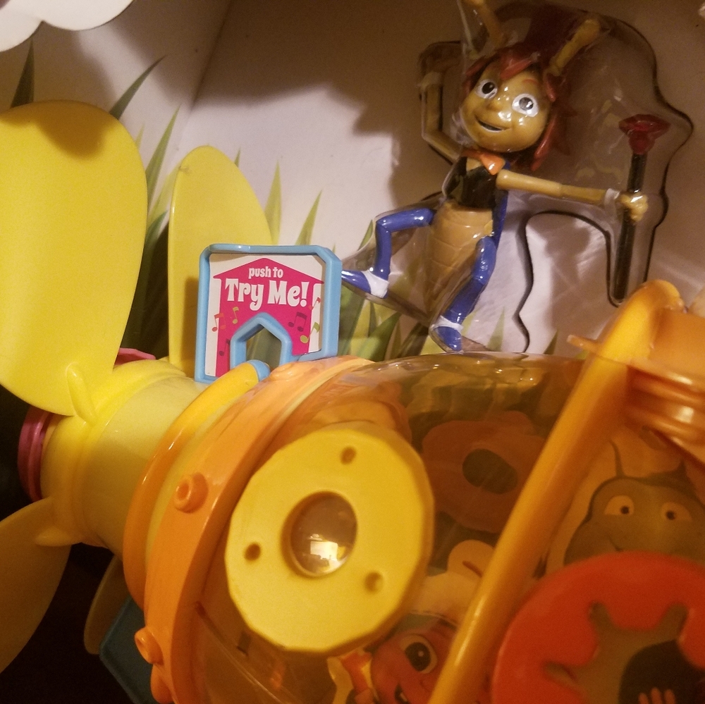 BEAT BUGS YELLOW SUBMARINE FROM NETFLIX (NEW)